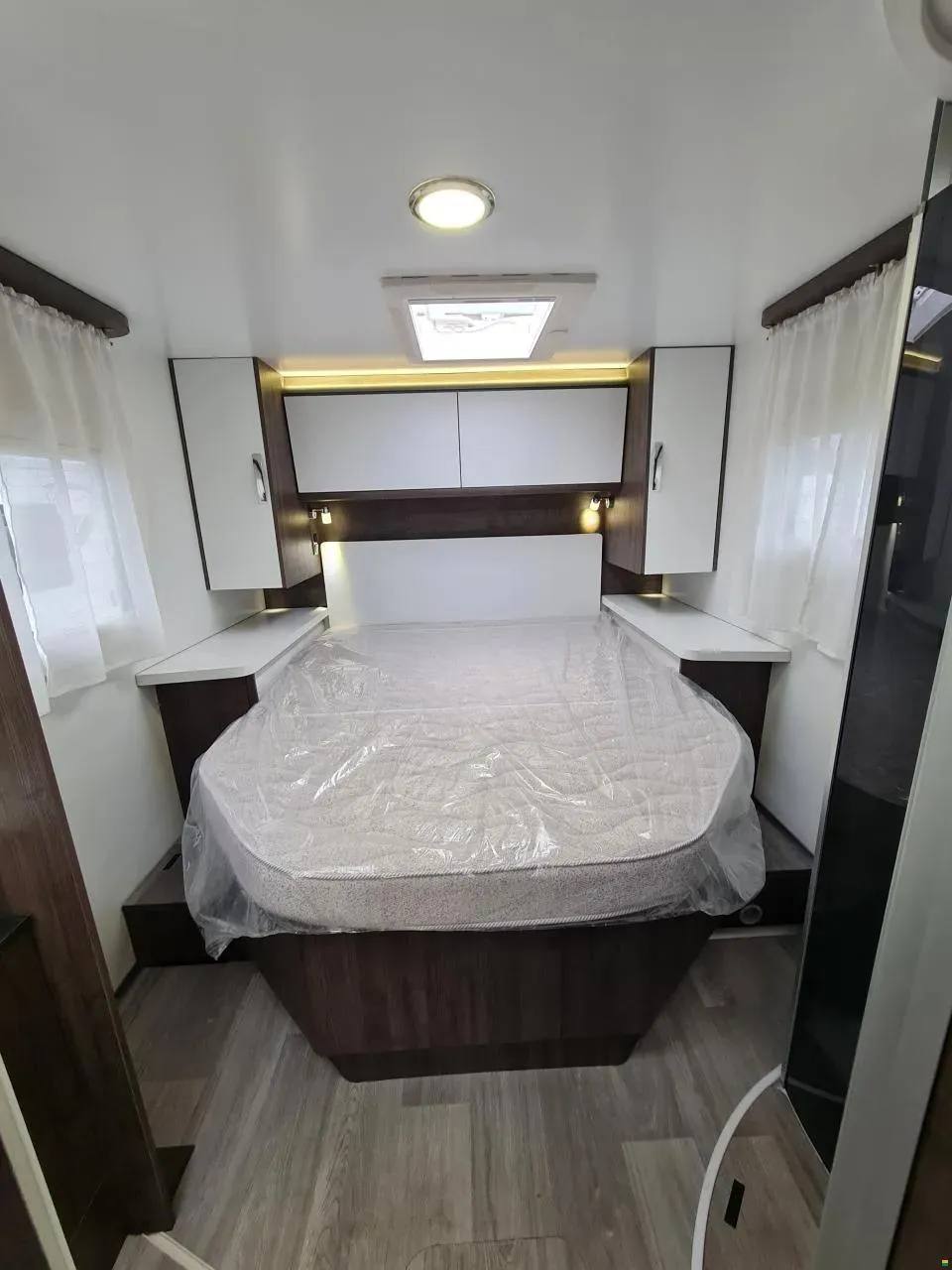 Van 3